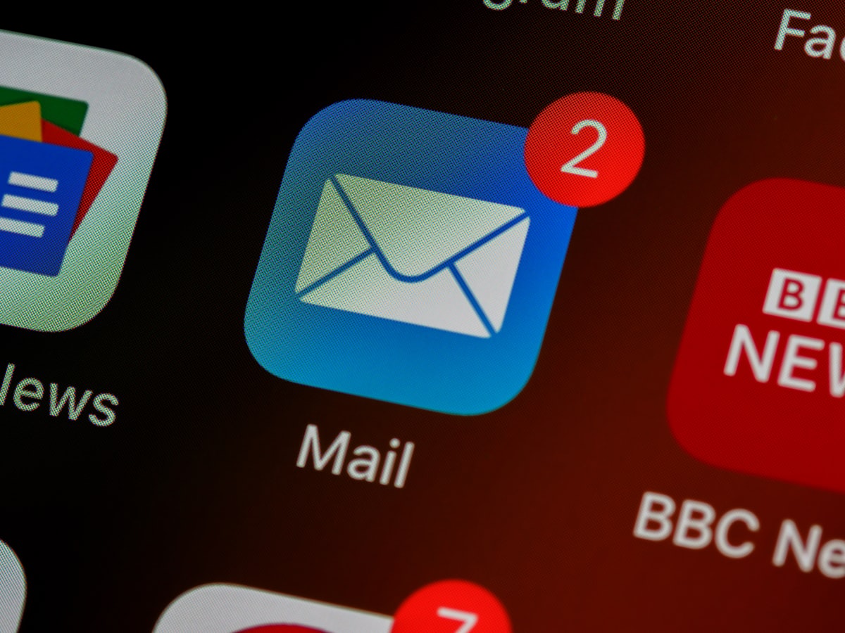 Catch-All-E-Mails erklärt: Senden oder überspringen? (2026)